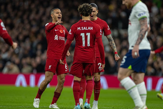 Tottenham 1-2 Liverpool: Salah lập cú đúp, Liverpool bám đuổi top 4 - Ảnh 2.