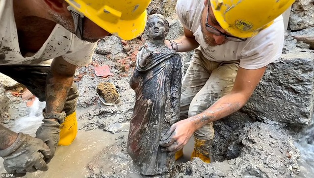 Tìm thấy hơn 20 bức tượng đồng được bảo quản trong bùn Địa Trung Hải hơn 2.000 năm - Ảnh 4.