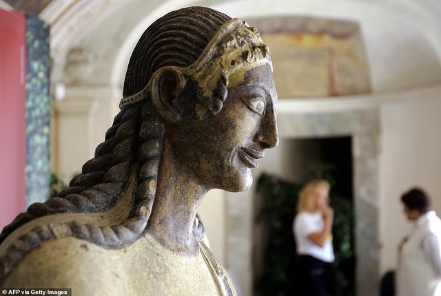 Tìm thấy hơn 20 bức tượng đồng được bảo quản trong bùn Địa Trung Hải hơn 2.000 năm - Ảnh 10.