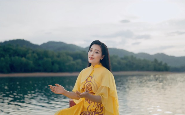 Sao Mai Huyền Trang phát hành MV 'Người Hà Tĩnh có thương' - Ảnh 1.