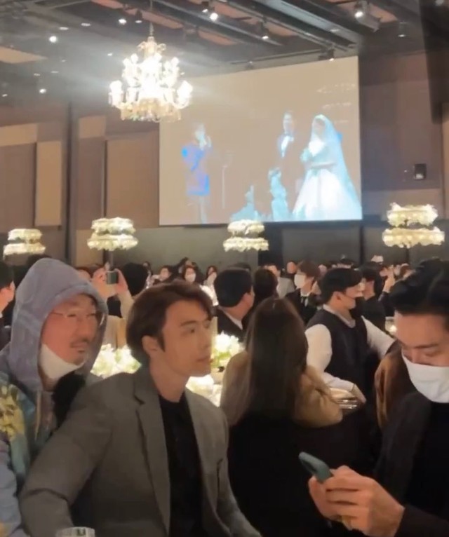 IU - Lee Hong Ki hát mừng trong đám cưới Jiyeon, chú rể nhảy hit của T-ara cực đáng yêu - Ảnh 6.