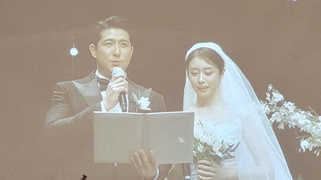 IU - Lee Hong Ki hát mừng trong đám cưới Jiyeon, chú rể nhảy hit của T-ara cực đáng yêu