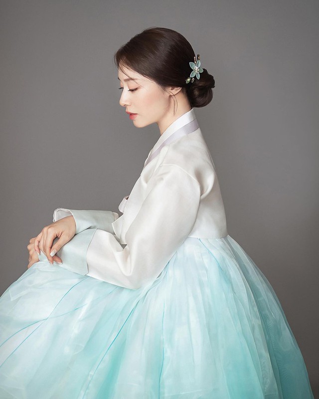 Công bố ảnh cưới độc lạ của Jiyeon (T-ara) và chồng cầu thủ: Cặp đôi cực lầy, cô dâu nữ thần như chụp bìa album - Ảnh 7.