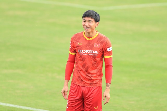 AFF Cup 2022: Quế Ngọc Hải, Văn Hậu bất ngờ tập riêng - Ảnh 1.