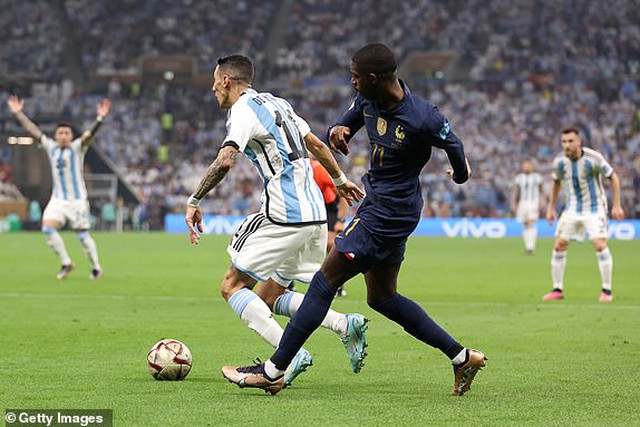 Tranh cãi quả penalty của Argentina giúp Messi lập kỷ lục World Cup - Ảnh 2.