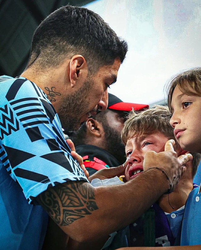 Suarez khóc nức nở khi Uruguay chính thức tạm biệt World Cup 2022 - Ảnh 12.