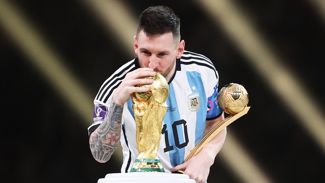 World Cup 2022 là của Messi: Thắng trên mọi mặt trận, ghi danh huyền thoại với loạt kỷ lục khó ai bì - Ảnh 1.