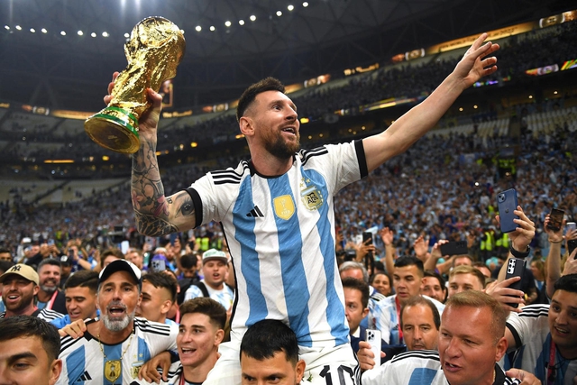 Hàng nghìn người hâm mộ đón đội tuyển Argentina trở về sau chức vô địch World Cup - Ảnh 23.