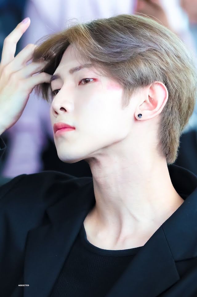 Fan phấn khích ngắm ảnh teaser với vết bớt hình trái tim của Yeosang ATEEZ - Ảnh 7.