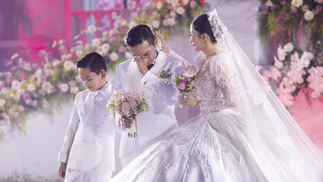 Lời ngôn tình xúc động của Khánh Thi - Phan Hiển trong đám cưới