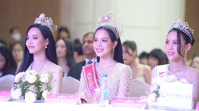Tân Hoa hậu Huỳnh Thị Thanh Thuỷ sẽ chờ 1 năm để đi thi quốc tế