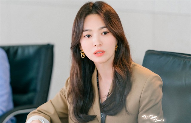 Bị chỉ trích vì chồng cũ hẹn hò, fan cho rằng dư luận đang không công bằng với Song Hye Kyo - Ảnh 1.