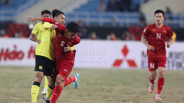 MỔ BĂNG: Nếu có VAR, Văn Hậu có bị đuổi? Việt Nam có được 11m ở trận gặp Malaysia?