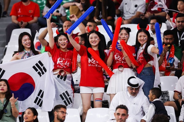 Những bóng hồng xinh đẹp tiếp lửa Hàn Quốc tạo địa chấn ở World Cup 2022 - Ảnh 1.