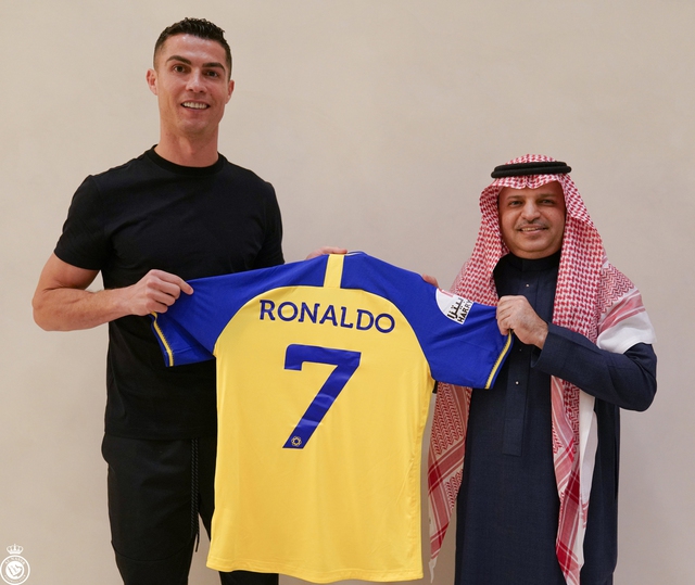 Ronaldo ngày ra mắt Al-Nassr - Ảnh 2.