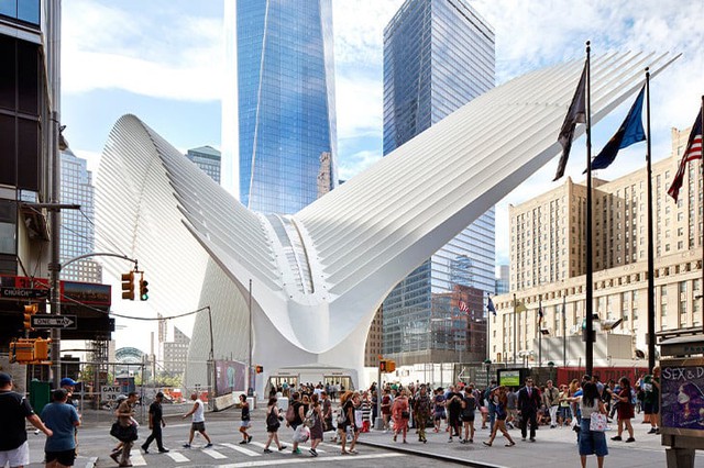 V BTS là người nổi tiếng đầu tiên có quảng cáo sinh nhật ở trung tâm giao thông Oculus New York - Ảnh 2.