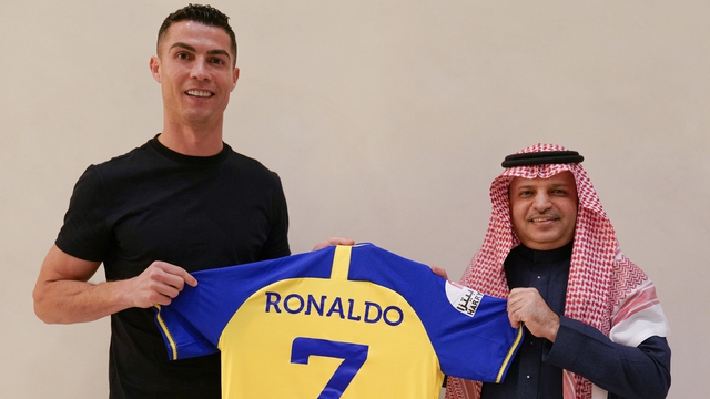 Ronaldo và những hình ảnh đầu tiên trong màu áo mới Al-Nassr