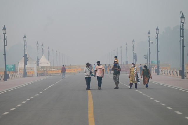 Khói mù dày đặc bao phủ thủ đô Ấn Độ - Ảnh 1.