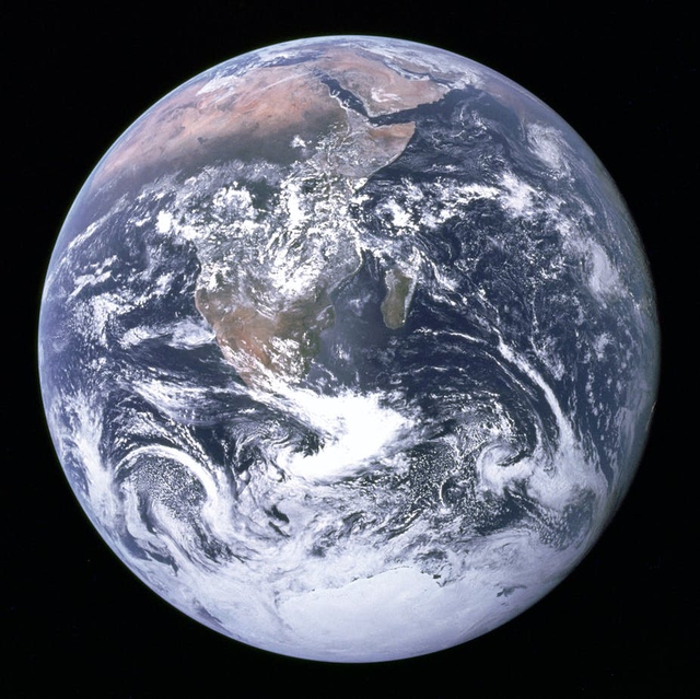 Kỷ niệm 50 năm ngày NASA chụp tấm ảnh Trái Đất trứ danh và thay đổi cách nhân loại nhìn nhận Địa Cầu - Ảnh 2.