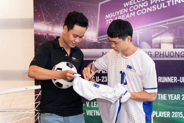 ABeam Việt Nam công bố Đại sứ thương hiệu 2023: Cầu thủ Nguyễn Công Phượng - Ảnh 1.