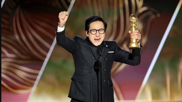 Diễn viên gốc Việt bị sốc khi đánh bại Brad Pitt tại Quả cầu vàng 2023