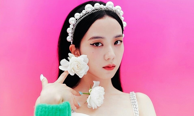 Jisoo Blackpink đụng hàng Địch Lệ Nhiệt Ba: Ai đỉnh hơn? - Ảnh 6.