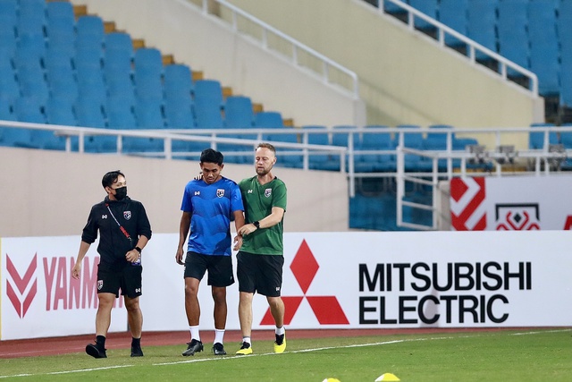 Video AFF Cup 15/1: Teerasil Dangda bỏ ngỏ khả năng thi đấu trận chung kết lượt về AFF Cup 2022 - Ảnh 3.