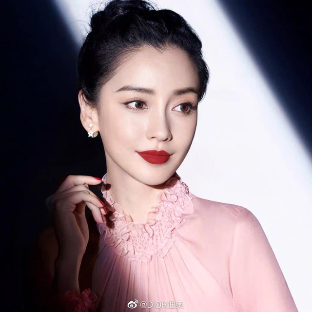 Angelababy ngập trong bình luận tiêu cực khi đến concert của Blackpink - Ảnh 1.