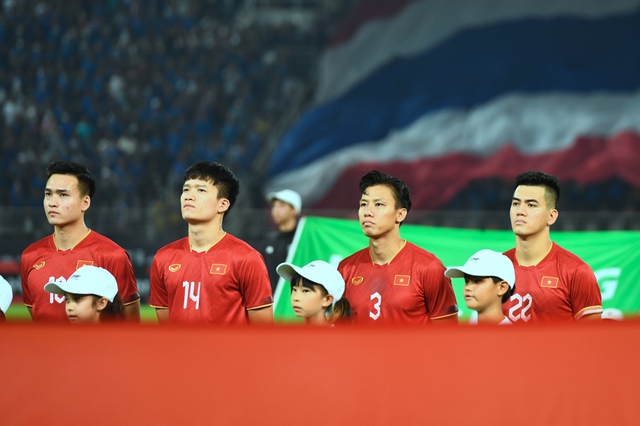 Khoảnh khắc dầy cảm xúc trong lễ chào cờ của ĐT Việt Nam trước chung kết AFF Cup 2022 - Ảnh 6.