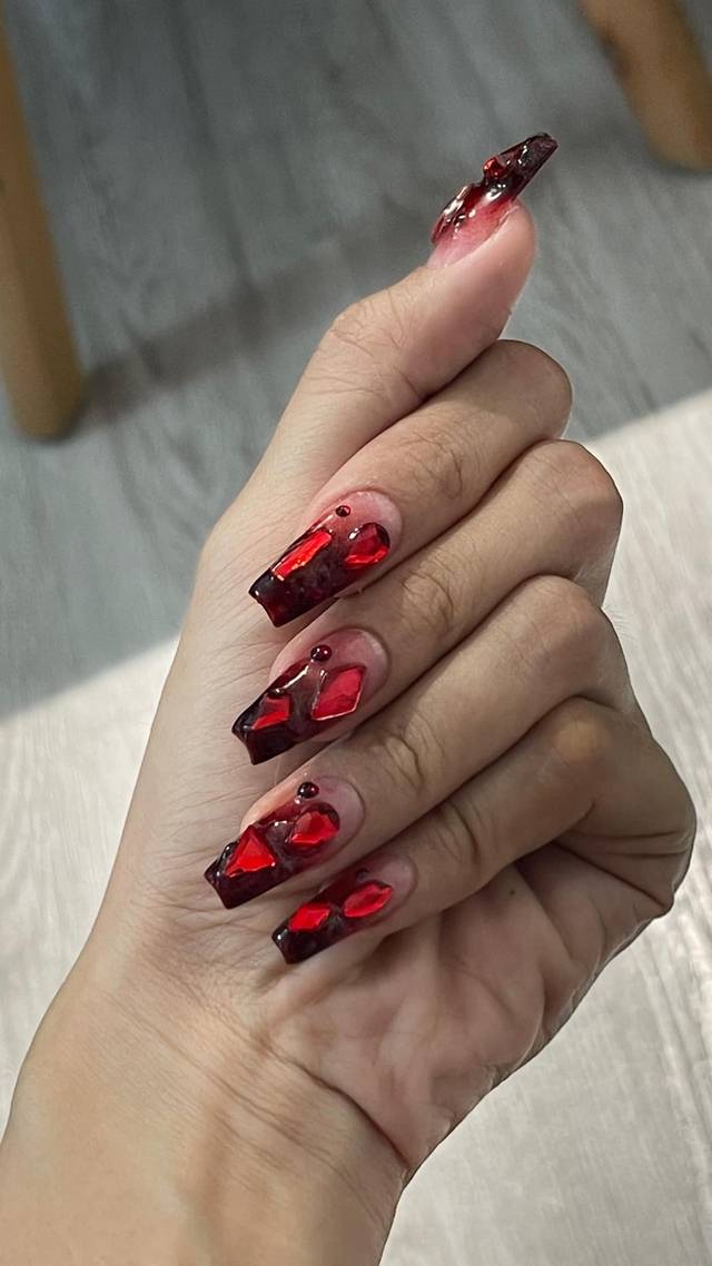 Chi 890k để đu trend nail hot trên TikTok, cô bạn ê chề khi nhận về bộ móng thạch cao - Ảnh 3.