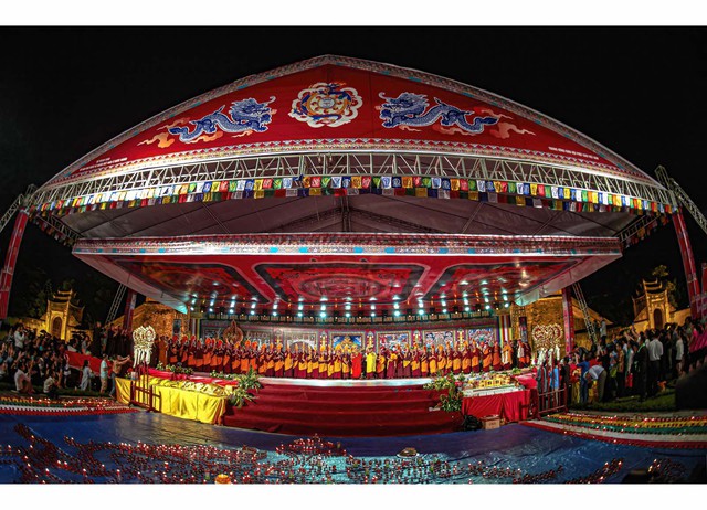 Triển lãm ảnh 'Pháp Vũ Rồng Thiêng' tại Đại Bảo Tháp Mandala Tây Thiên ngày đầu năm mới - Ảnh 5.