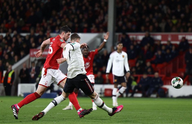 Nottingham 0-3 MU: Weghorst ghi bàn đầu tiên cho 'Quỷ đỏ' - Ảnh 3.