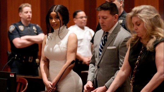 It's not Cardi B: Going to court feels like going to Fashion Week! - Photo 4.