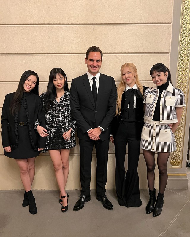 Federer tươi như hoa bên dàn sao nữ BLACKPINK - Ảnh 1.