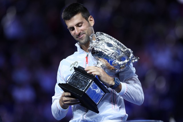 Con số 10 và 22 của Novak Djokovic: Vô địch Australian Open với những giọt nước mắt - Ảnh 1.