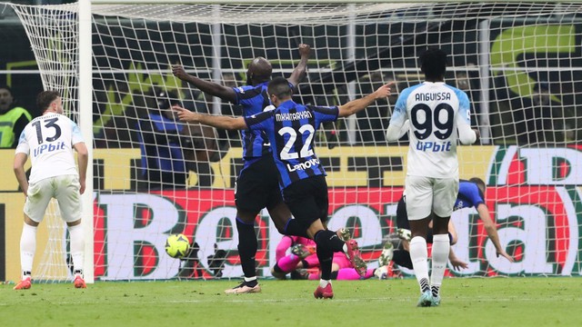 Góc Anh Ngọc: Bước ngoặt đầu tiên của cuộc đua Scudetto - Ảnh 1.