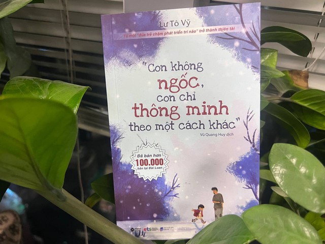 &quot;Con không ngốc, con chỉ thông minh theo một cách khác&quot; - Cuốn sách an ủi những &quot;trái tim vụn vỡ&quot; sau khi họp phụ huynh cho con  - Ảnh 1.