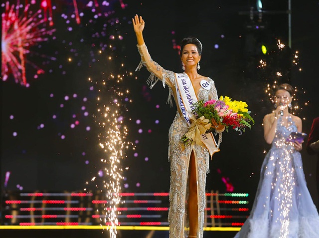 Top 3 Hoa hậu Hoàn vũ Việt Nam 2017 hiện tại: Ngày càng nhuận sắc, 1 người đẹp chuẩn bị lên chức mẹ bỉm - Ảnh 1.