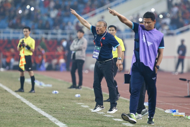 HLV Park Hang-seo vỡ oà cảm xúc với bàn thắng thứ 2 của Tiến Linh trước Indonesia - Ảnh 9.