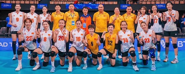Tú Linh (số 20) dự kiến là ngôi sao tiếp theo của bóng chuyền nữ Việt Nam gia nhập giải nhà nghề Thái Lan sau Lâm Oanh, Kiều Trinh và Trà Giang