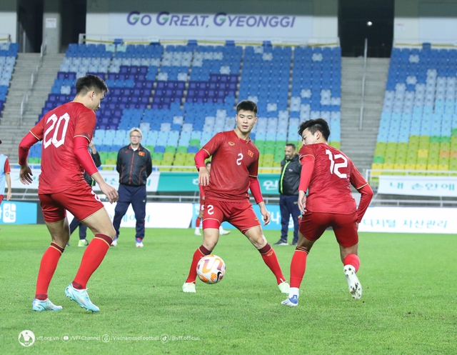 Đội hình dự kiến Việt Nam vs Nhật Bản: Filip Nguyễn ra mắt, Quang Hải được đặt kỳ vọng - Ảnh 3.