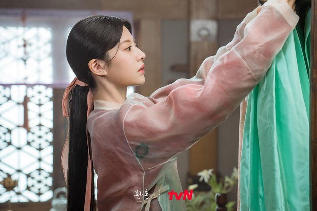 8 tập phim nổi tiếng toan danh sự nghiệp 'mỹ nhân mới mới' Go Yoon Jung - Hình ảnh 11.