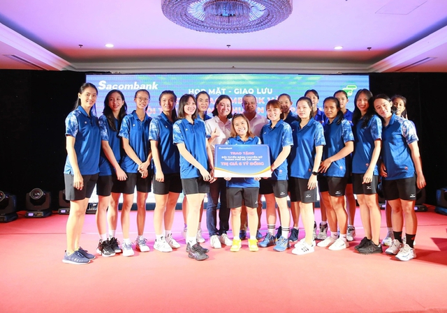 Kiều Trinh, Nguyệt Anh tỏa sáng khiến đội bóng chuyền Việt Nam nhận tài trợ cao nhất lịch sử xuống hạng - Ảnh 3.