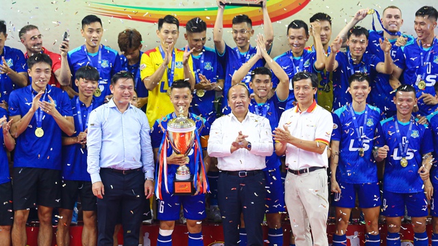 Chân sút ngoại tỏa sáng trước 'hiện tượng' hay nhất mùa giải, Thái Sơn Nam hoàn thành cú đúp vô địch 