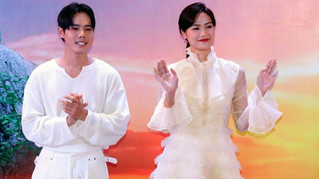 Quốc Toàn - Anh Đào tiếp tục 'tái ngộ' trong phim 'Bình minh đang lên' quảng bá đất mỏ Quảng Ninh