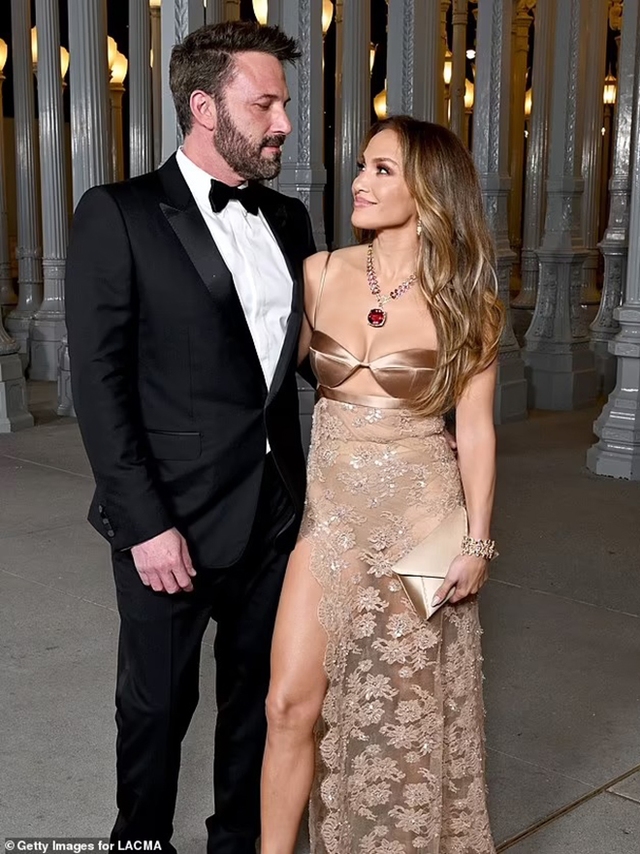 Jennifer Lopez tung album mới, teaser có lá thư tình của Ben Affleck khi họ đính hôn lần đầu tiên - Ảnh 1.