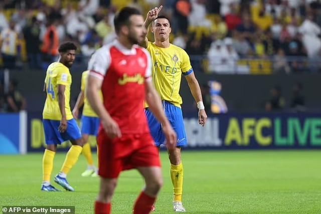 Ronaldo bất ngờ yêu cầu trọng tài hủy penalty cho Al Nassr tại AFC - Ảnh 2.