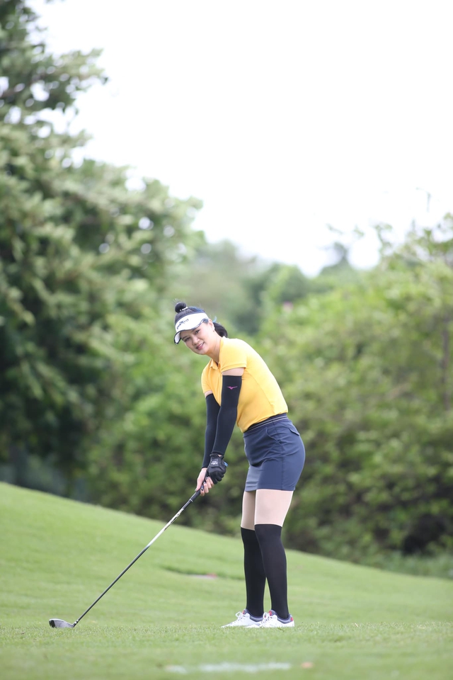 Ngoài bóng chuyền, Kim Huệ còn đam mê đánh golf