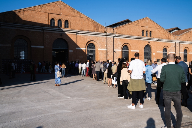 Họa sĩ Lê Hữu Hiếu: Mang nhà cổ Bắc bộ đến 'thế vận hội mỹ thuật' Venice Biennale - Ảnh 15.