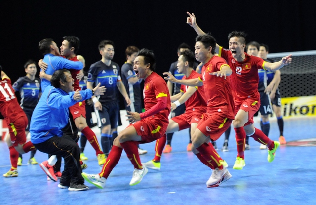 ĐT Việt Nam thắng Nhật Bản ở loạt đá luân lưu kịch tính, giành tấm vé lịch sử dự World Cup với kỷ lục ấn tượng - Ảnh 4.